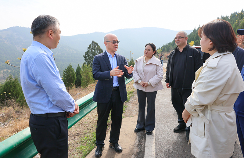 汪华东前往杜集区调研并宣讲全国两会精神