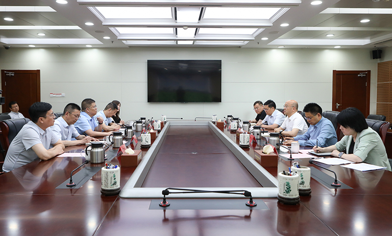 汪华东会见方同舟控股有限公司客人